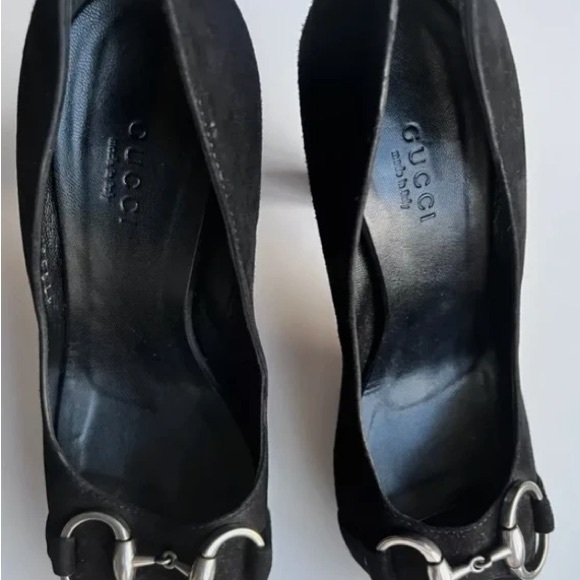 Gucci Elegant Black Heels with Metallic Details - Picture 1 of 4